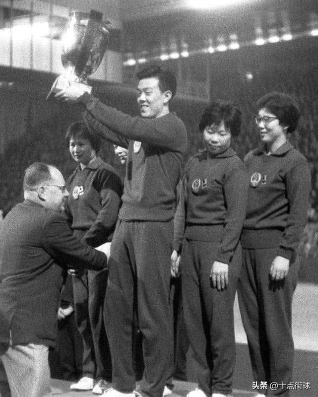 中国第一位乒乓球世界冠军是谁（乒乓球名将容国团介绍）  第3张