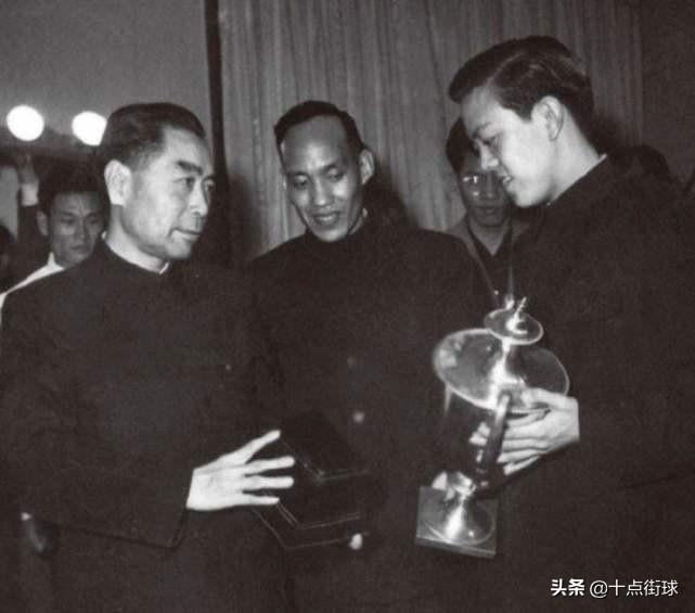 中国第一位乒乓球世界冠军是谁（乒乓球名将容国团介绍）  第7张