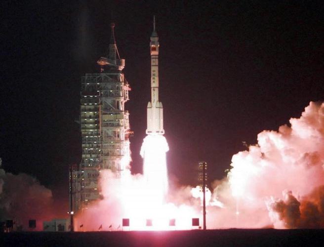 中国人造卫星发射成功在哪一年  第2张