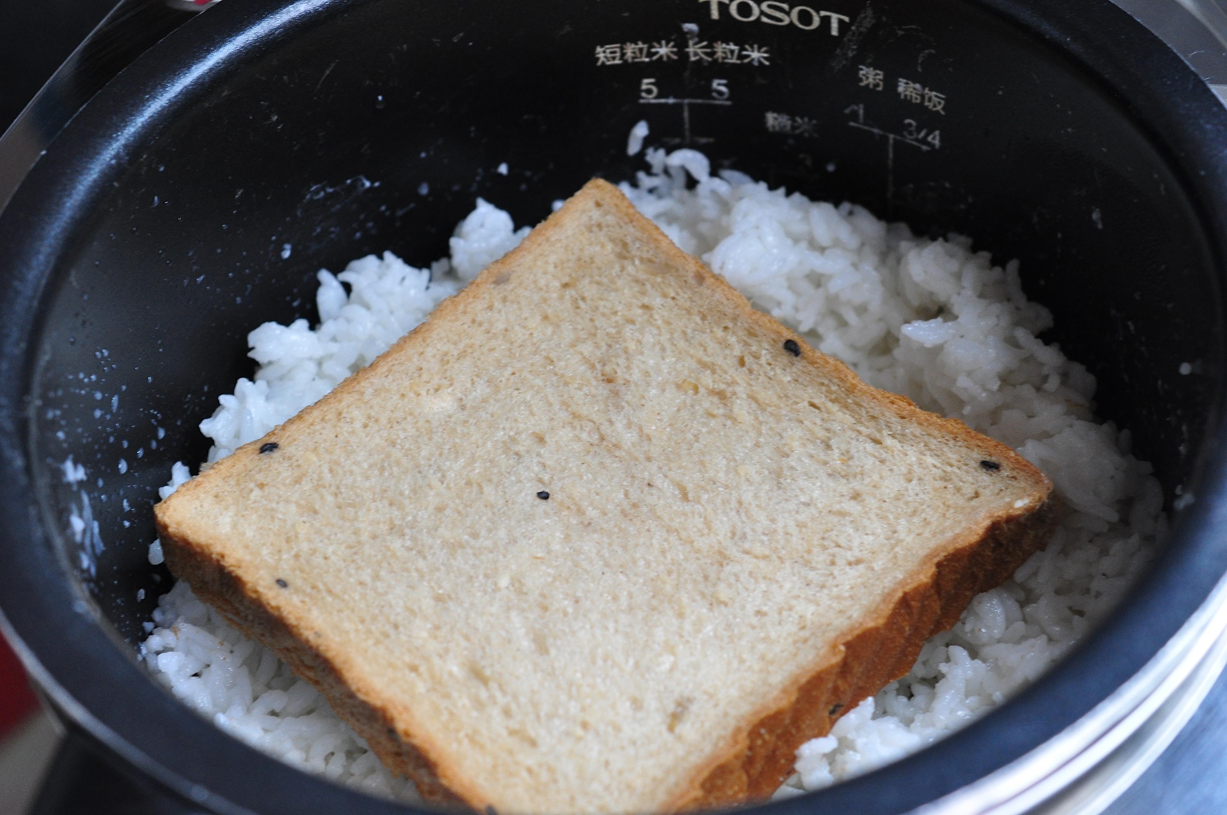 怎么把湿软的米饭变干一点（米饭煮得太湿怎么补救）  第5张