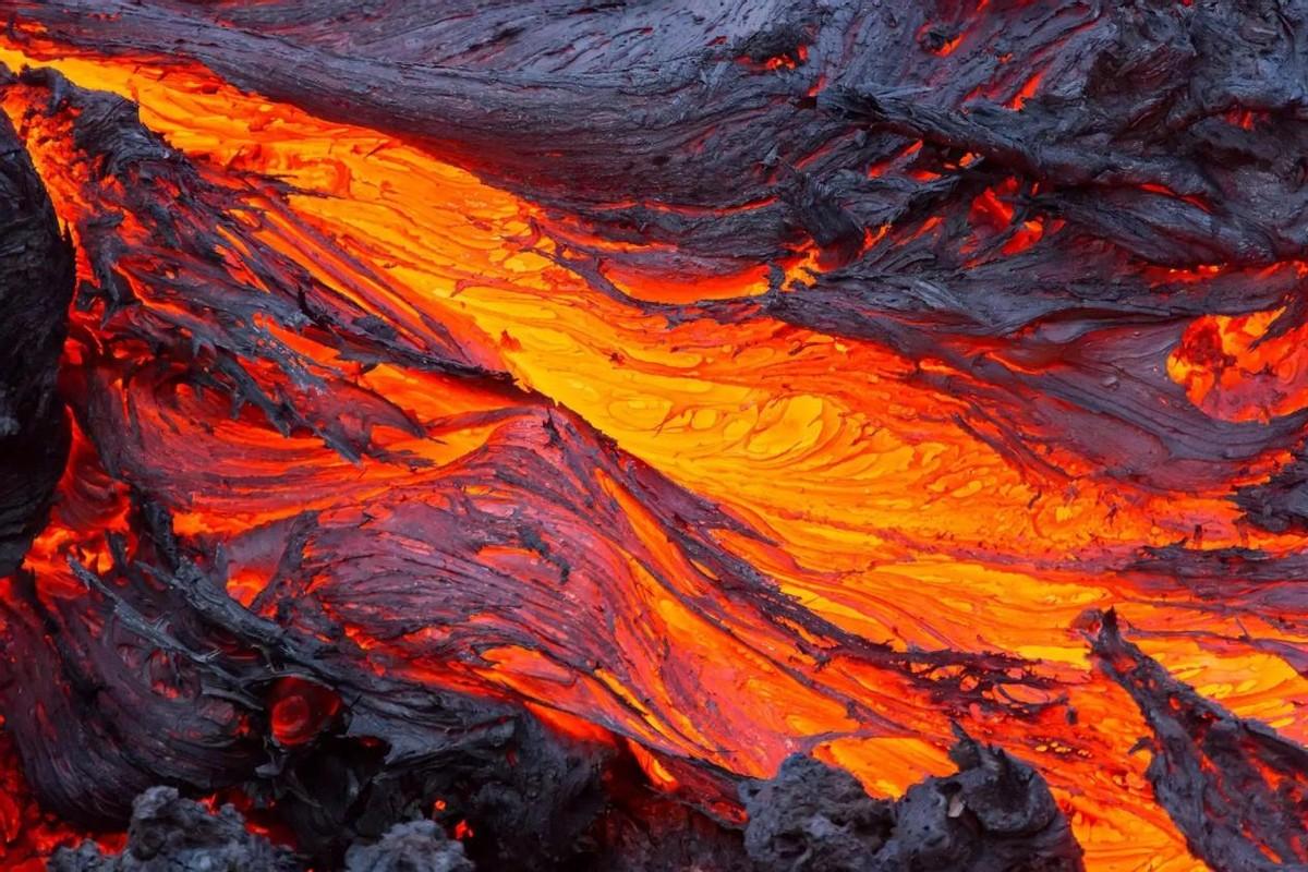 岩浆的最高温度是多少度（最高温度可达1400摄氏度）  第1张